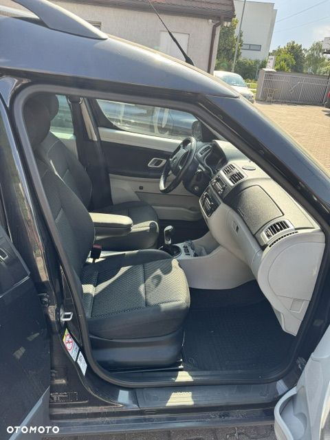 Skoda Roomster 1.6 16V Scout - 7