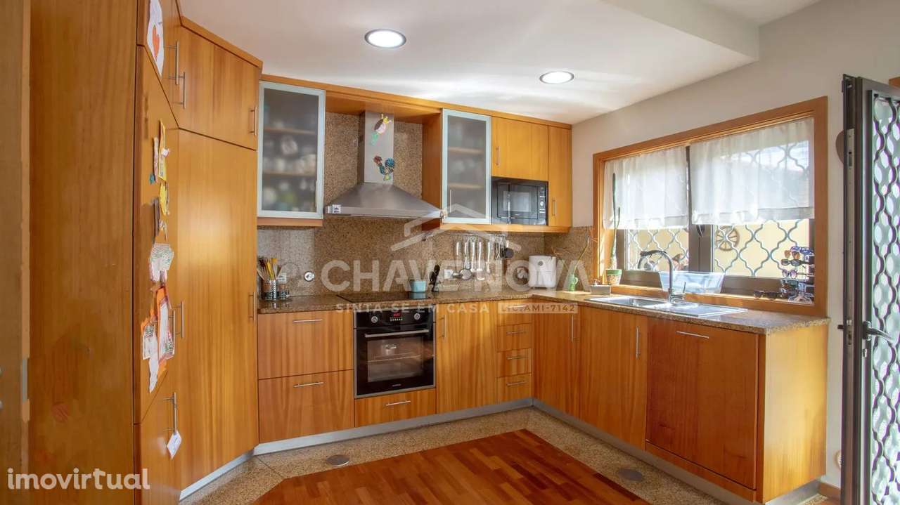 Moradia V3 de quatro frentes - Perosinho SD/04638PG - Grande imagem: 3/43