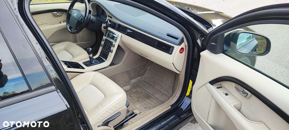 Volvo V70 2.0 Momentum - 25