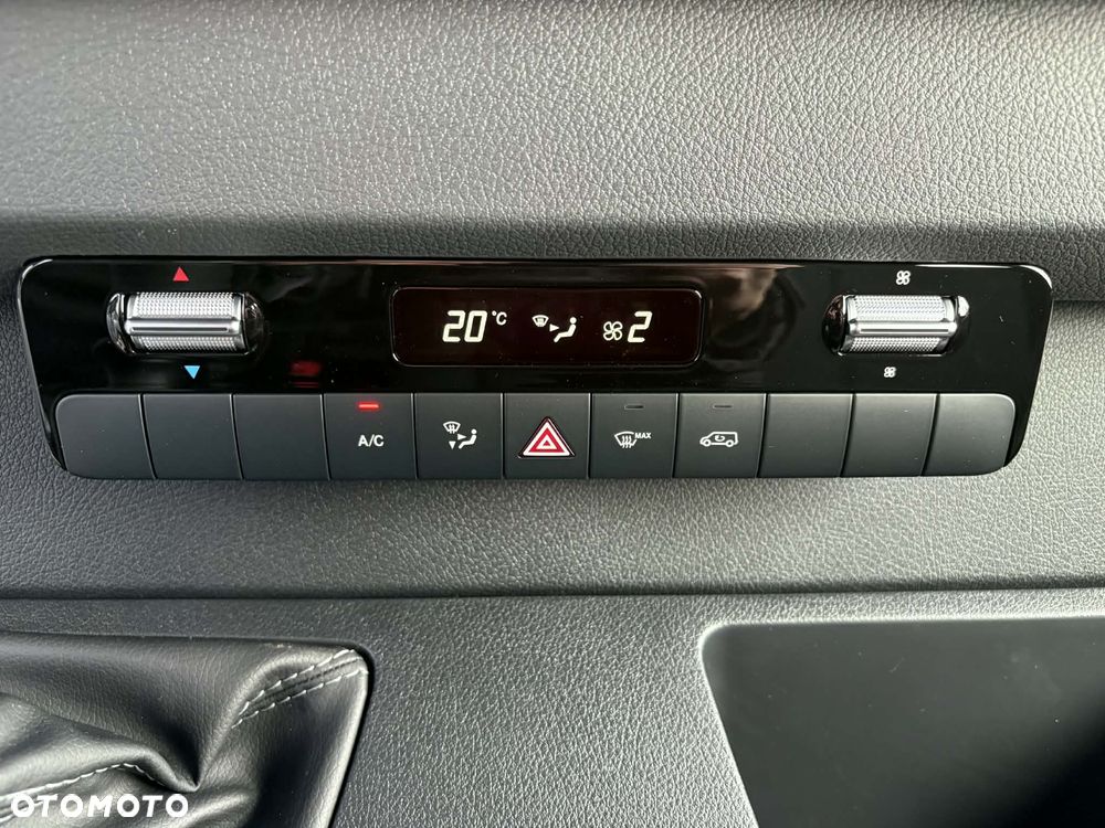Mercedes-Benz Sprinter - 12