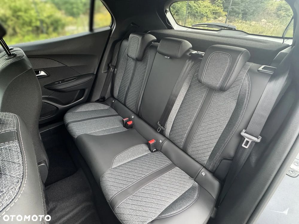 Peugeot 2008 PureTech mHEV Allure e-DCS6 - 23