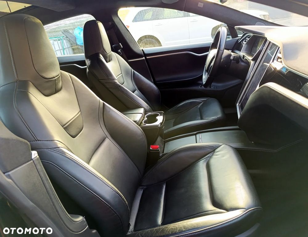 Tesla Model S - 21