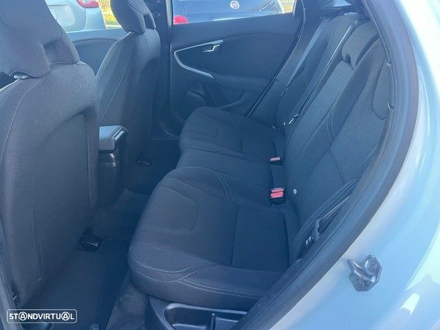 Volvo V40 2.0 D3 Momentum - 12