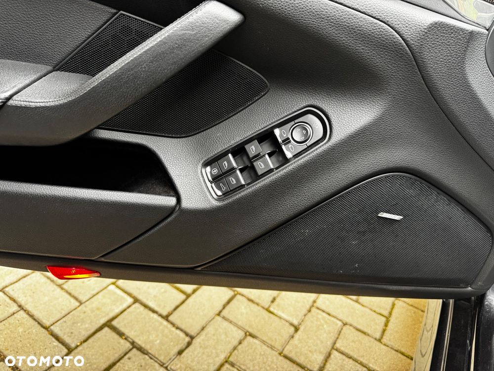 Porsche Panamera 4S - 26