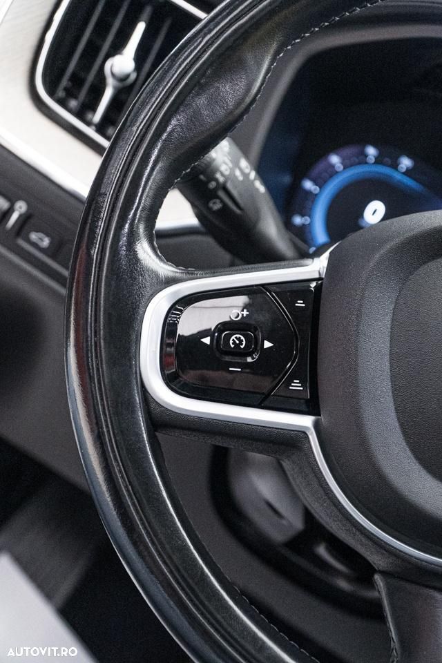 Volvo XC 60 T6 AWD Recharge Geartronic Inscription - 18