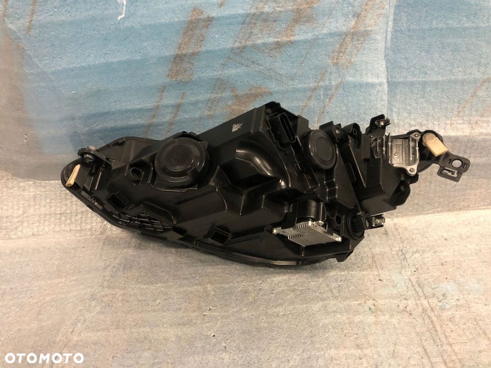 REFLEKTOR PRAWY VW GOLF VIII FULL LED - 4