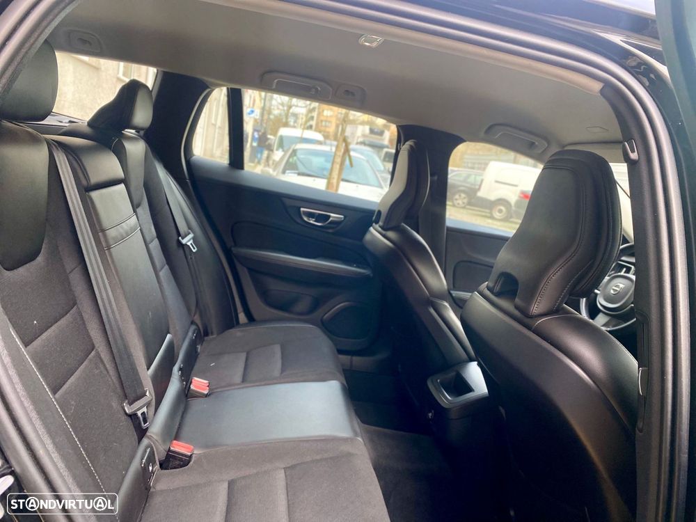 Volvo V60 2.0 D3 Momentum Geartronic - 25