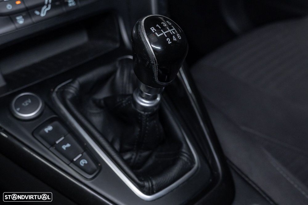 Ford Focus - 25
