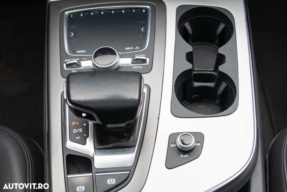 Audi Q7 ver-25t-awd-chequered-flag - 31