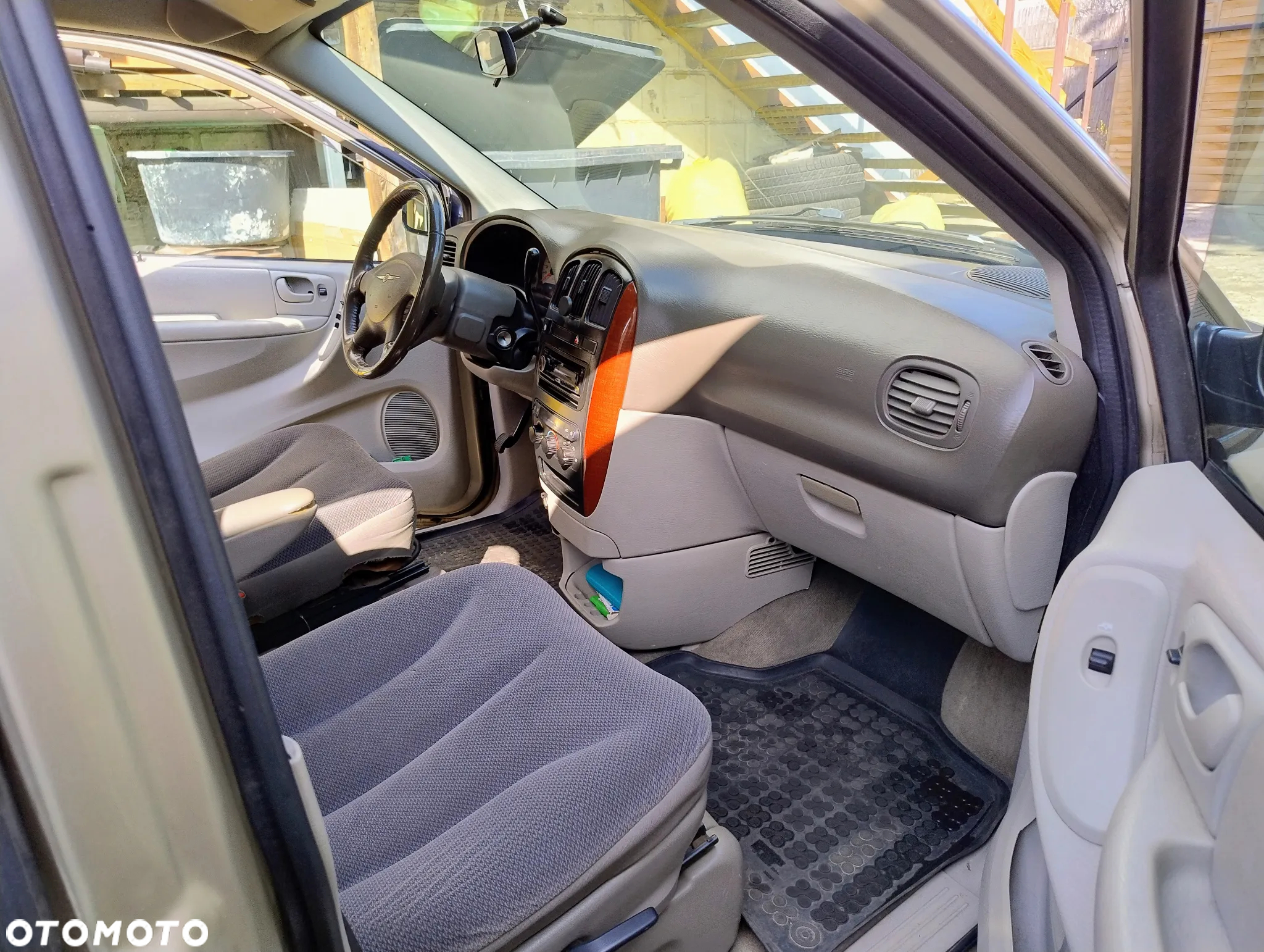 Chrysler Town & Country 3.3 - 24