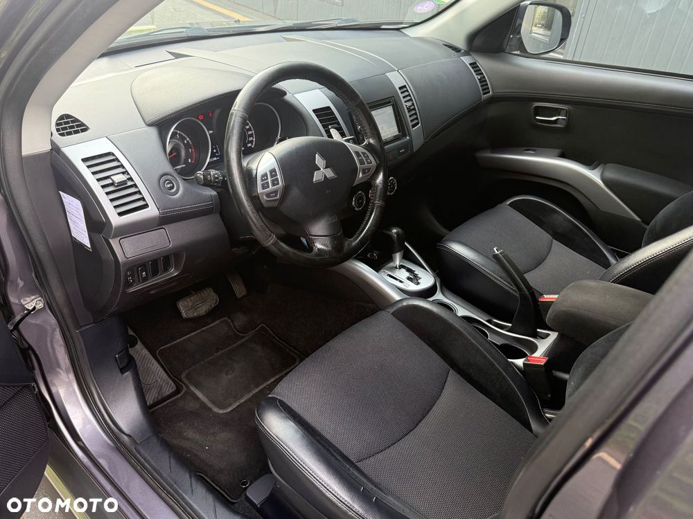Mitsubishi Outlander 2.0 2WD CVT Invite - 17