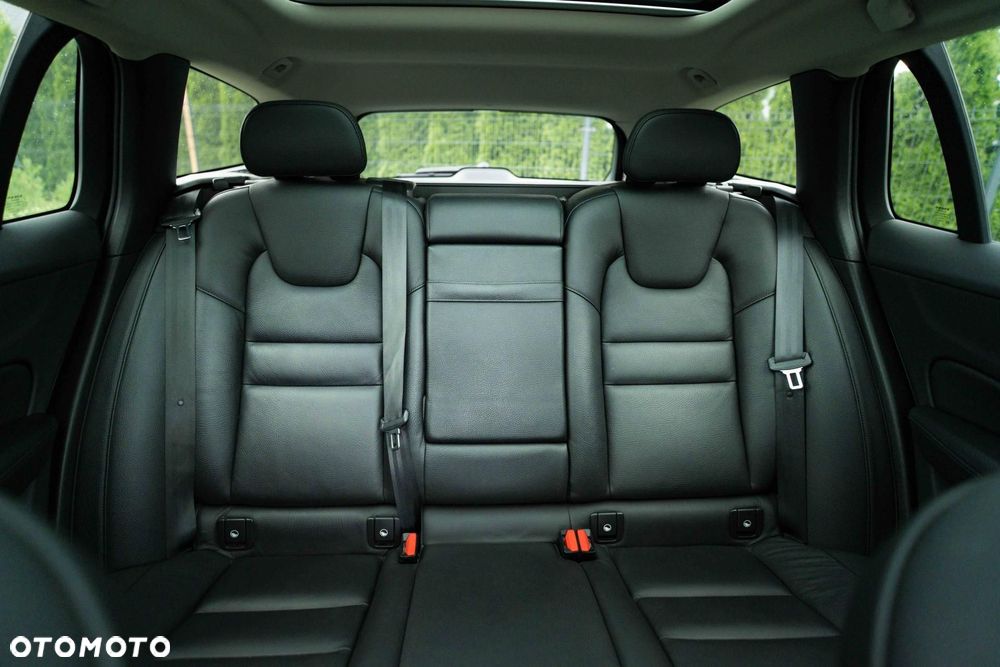 Volvo V60 Cross Country - 16