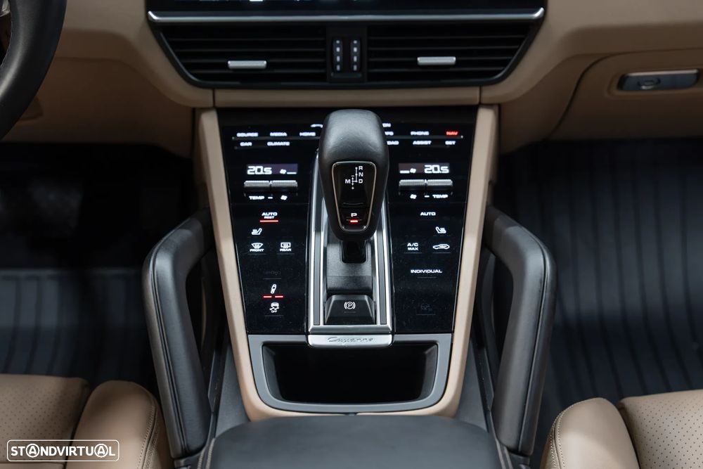Porsche Cayenne Coupé E-Hybrid - 23