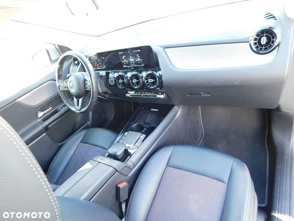 Mercedes-Benz GLA - 8