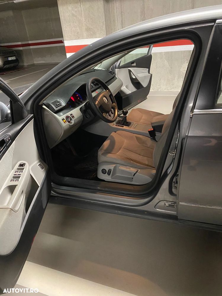 Volkswagen Passat - 11