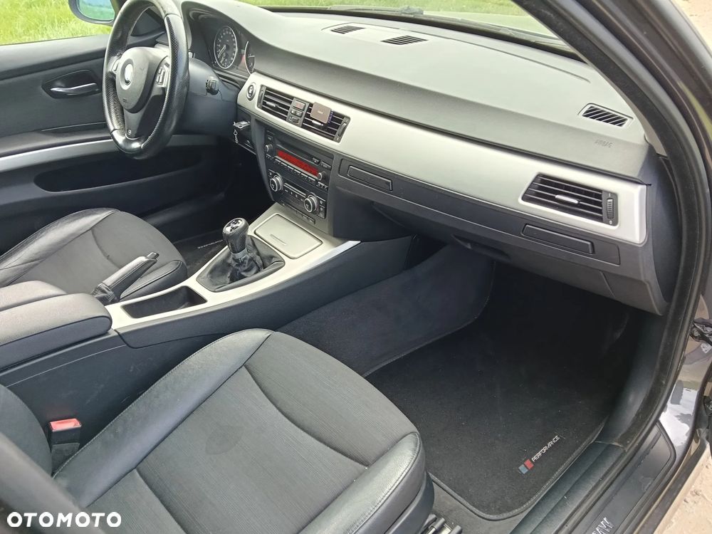 BMW Seria 3 320i - 9