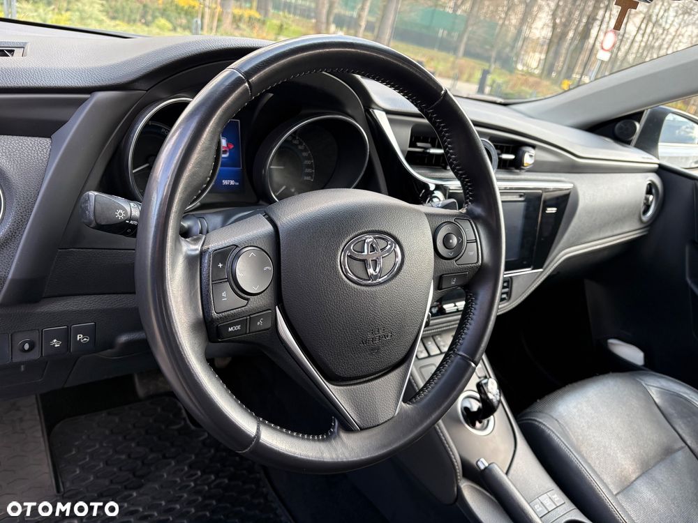 Toyota Auris Hybrid 135 Prestige - 28