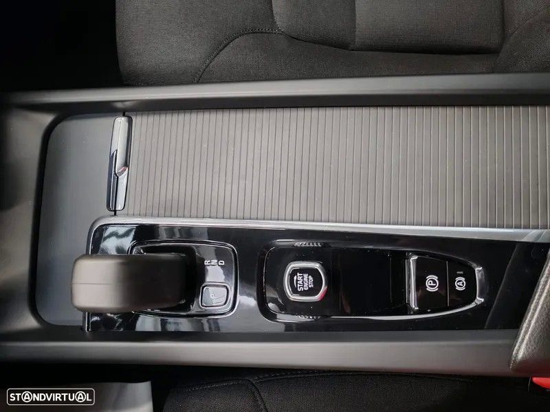 Volvo V60 2.0 B4 Momentum Geartronic - 16