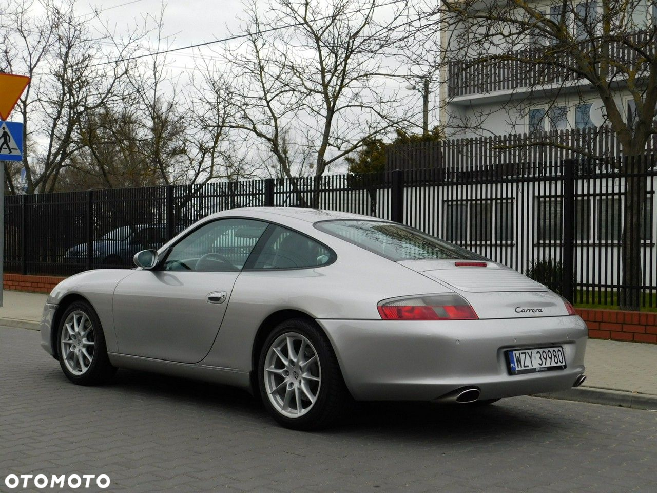 Porsche 911 Carrera - 11