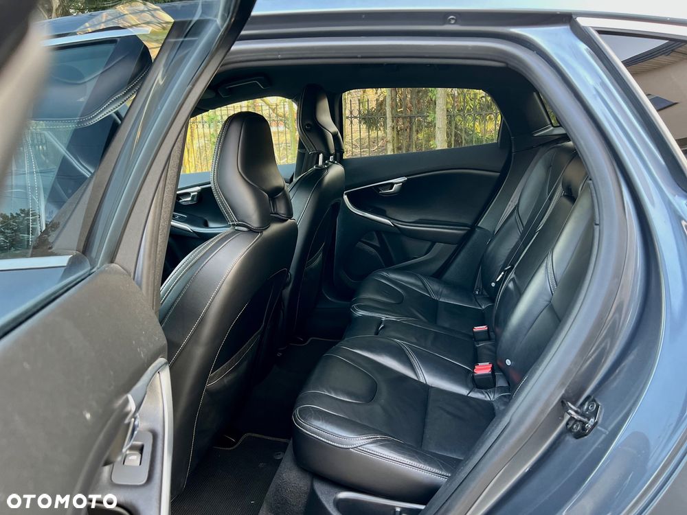 Volvo V40 D3 R Design - 13