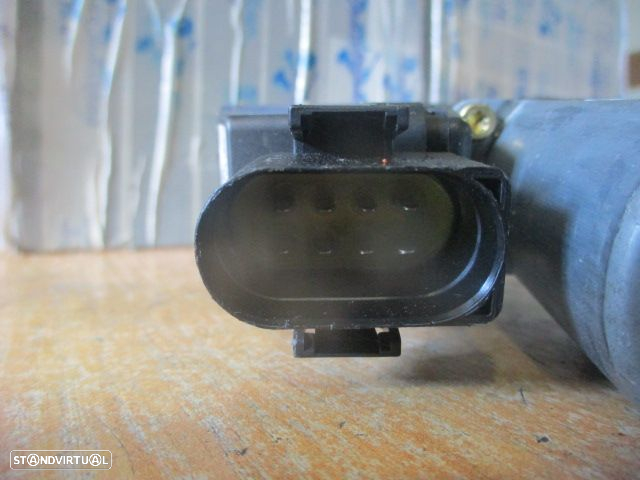 Motor Elevador Vidro 8D0959802D AUDI A4 B5 1998 1.9TDI 110CV 4P AZUL FD AUDI A4 8D 1999 1.9TDI 110CV 4P PRETO FD - 2