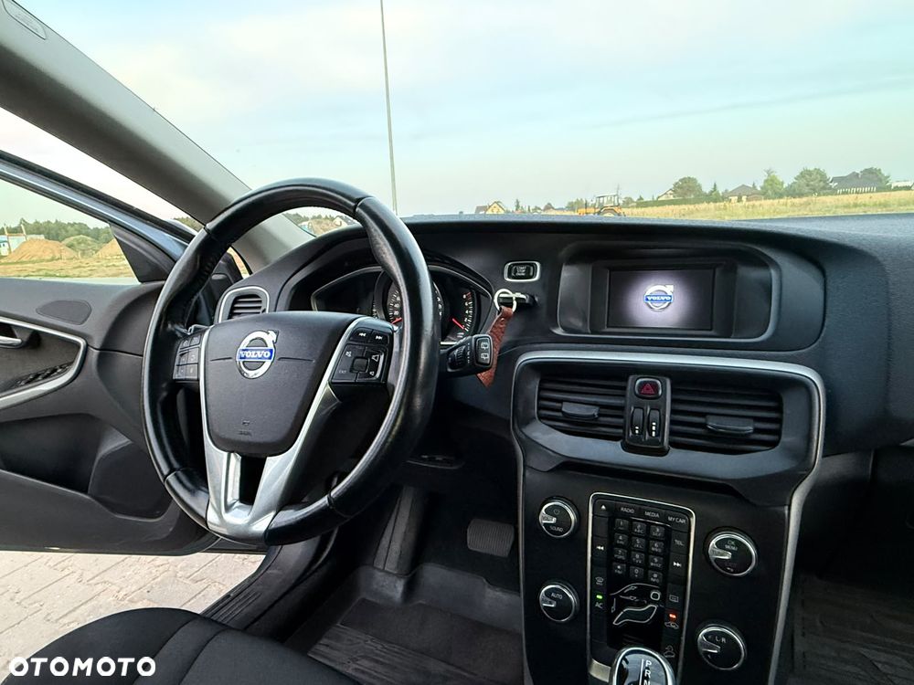 Volvo V40 Cross Country - 8