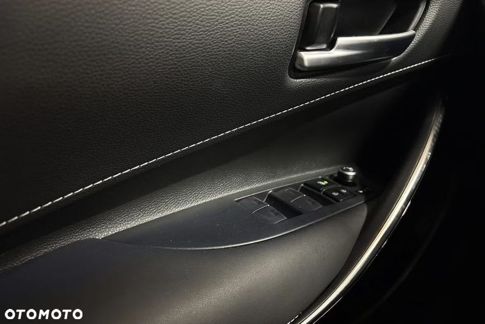 Toyota Corolla 1.8 Hybrid Team Deutschland - 28