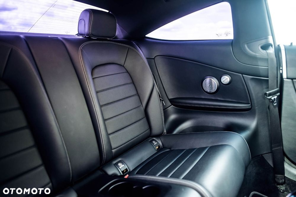 Mercedes-Benz Klasa C 300 Coupe 9G-TRONIC AMG Line - 17