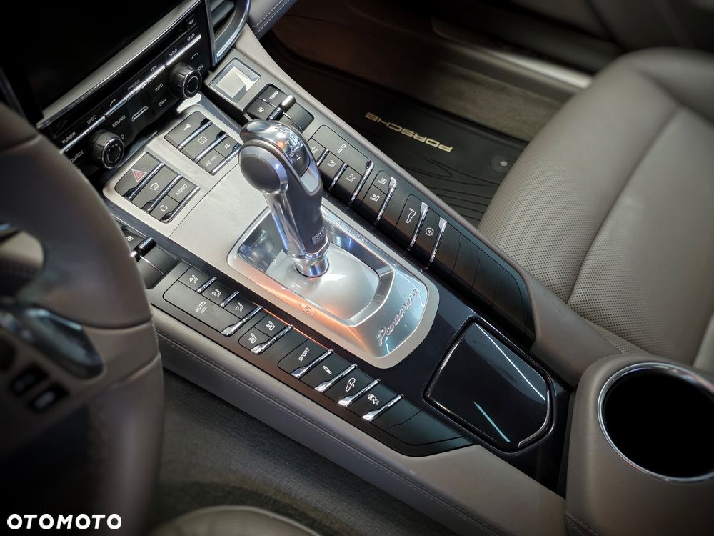 Porsche Panamera 4S PDK - 27
