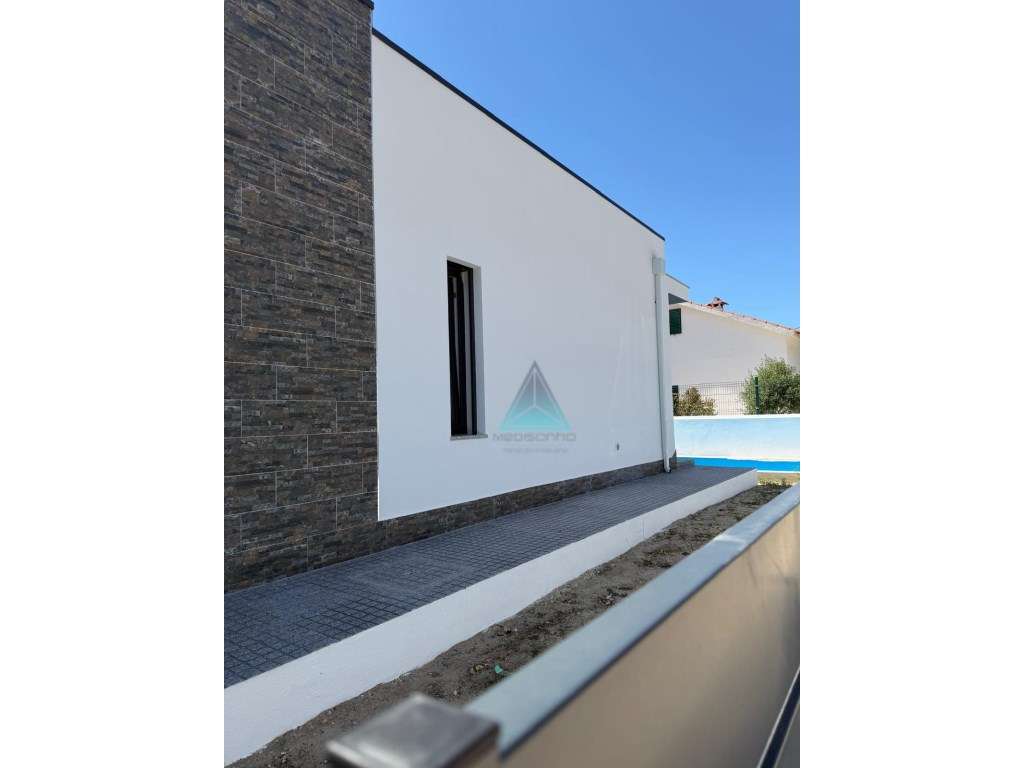 Moradia Térrea Isolada T3+1 com Piscina e Zona de Arrumos - Grande imagem: 4/8