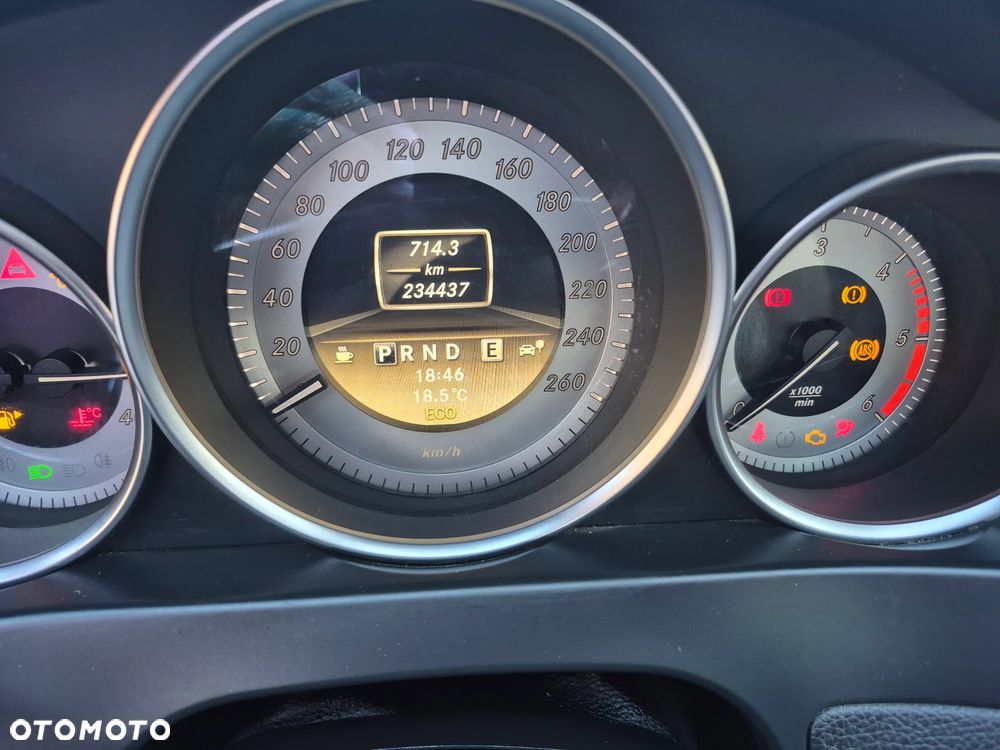 Mercedes-Benz Klasa C 250 CDI DPF BlueEFFICIENCY 7G-TRONIC Edition 1 - 11