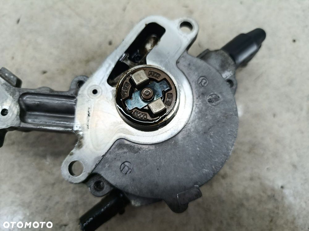 POMPA VACUM SEAT LEON II 038145209M BOSCH 1.9 TDI - 9