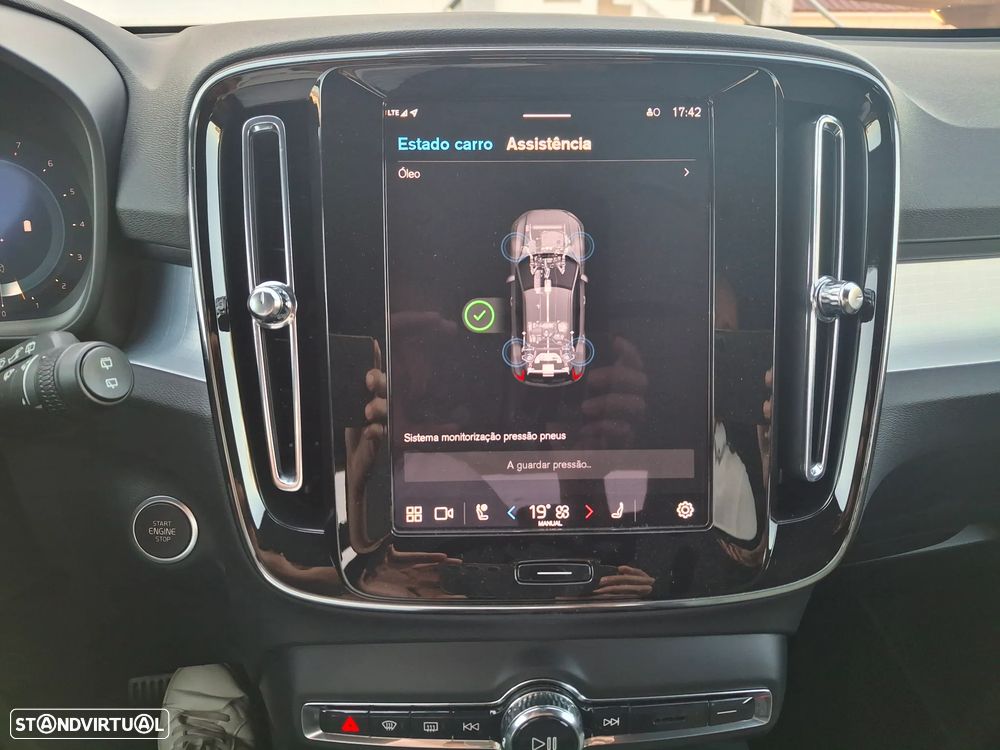 Volvo XC 40 2.0 B3 Black Edition - 25