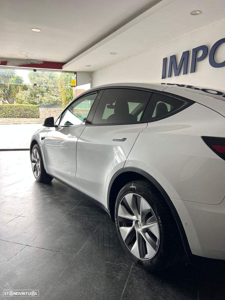 Tesla Model Y Long Range Dual Motor AWD - 3