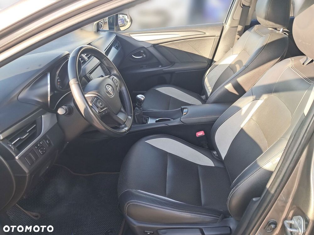 Toyota Avensis - 12
