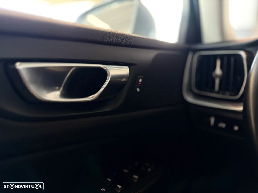 Volvo V60 2.0 T6 AWD TE R-Design - 27