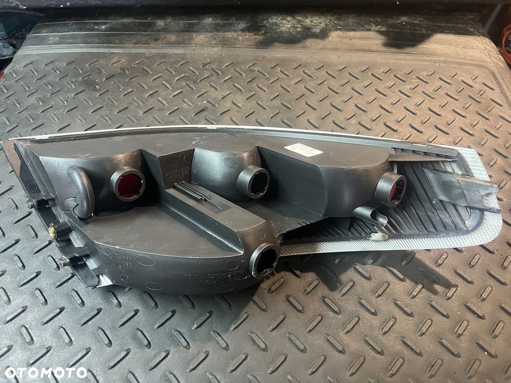 PORSCHE CARRERA 996 LAMPA PRAWY TYŁ PRAWA TYLNA NOWA Z PĘKNIĘCIEM SZARA CIEMNA EUROPA ORYGINAŁ - 5