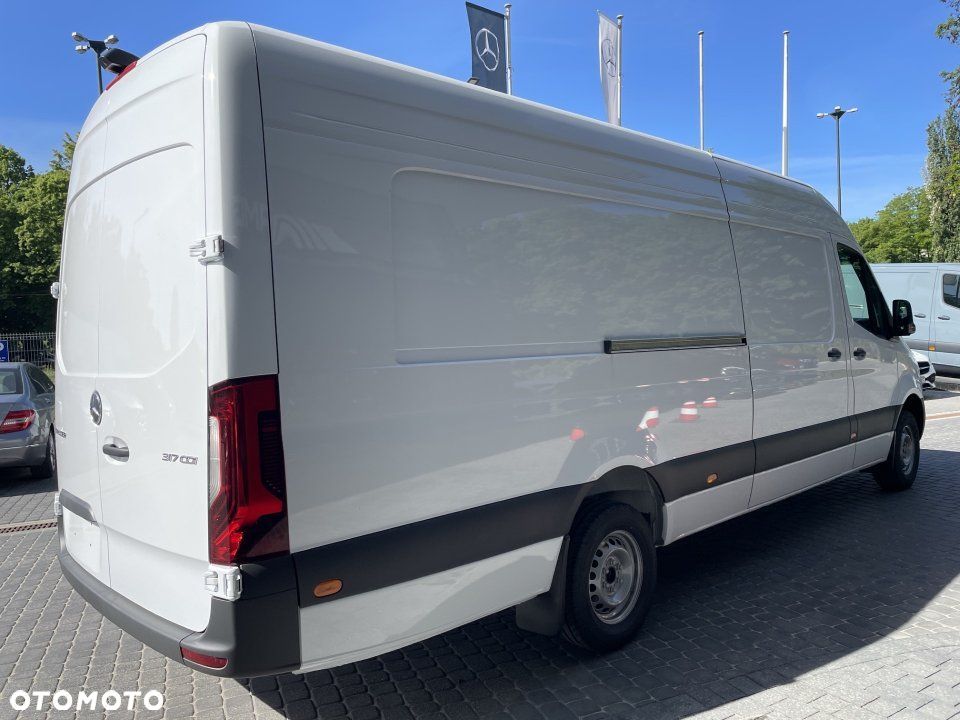 Mercedes-Benz Sprinter - 4