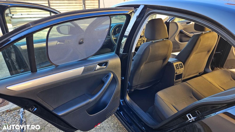 Volkswagen Jetta - 8