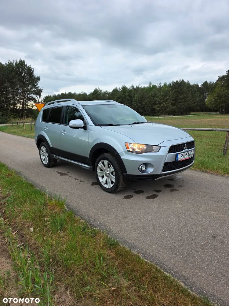 Mitsubishi Outlander - 2