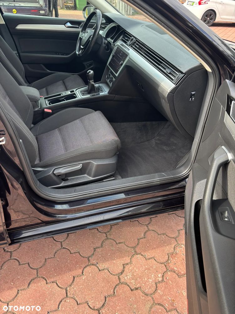 Volkswagen Passat 2.0 TDI SCR Business - 15