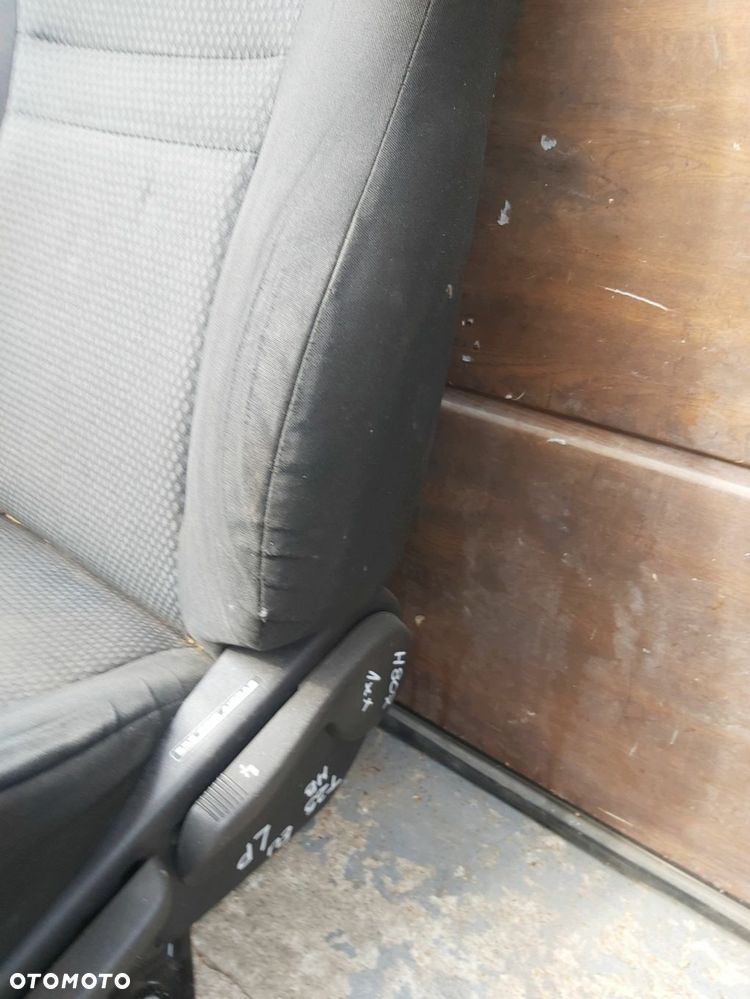 TOYOTA Avensis T25 03-08r fotel lewy przód kierowcy siedzisko oparcie - 4