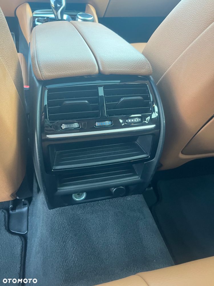 BMW Seria 5 530d xDrive M Sport sport - 24