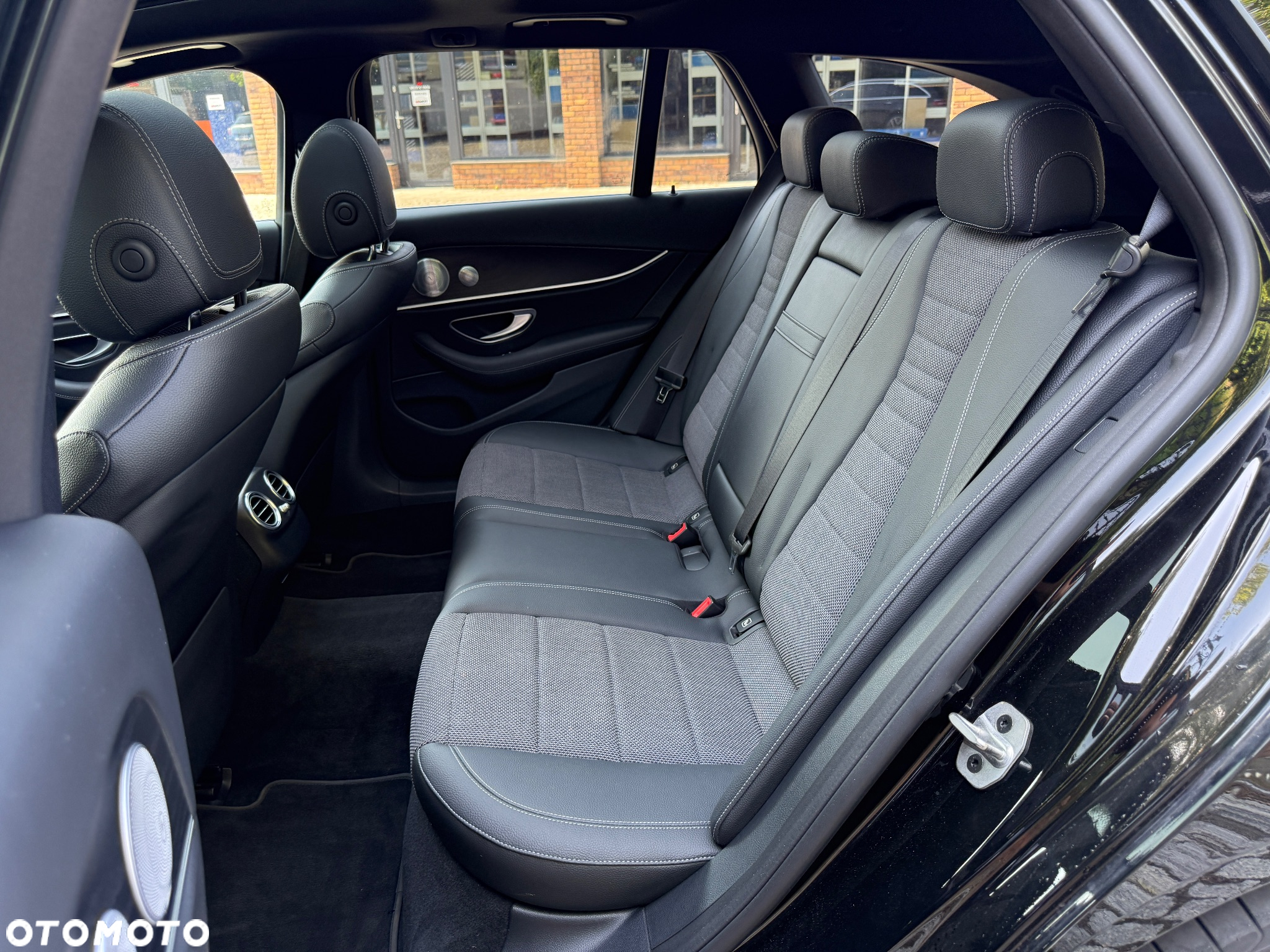 Mercedes-Benz Klasa E 300 d 9G-TRONIC - 23