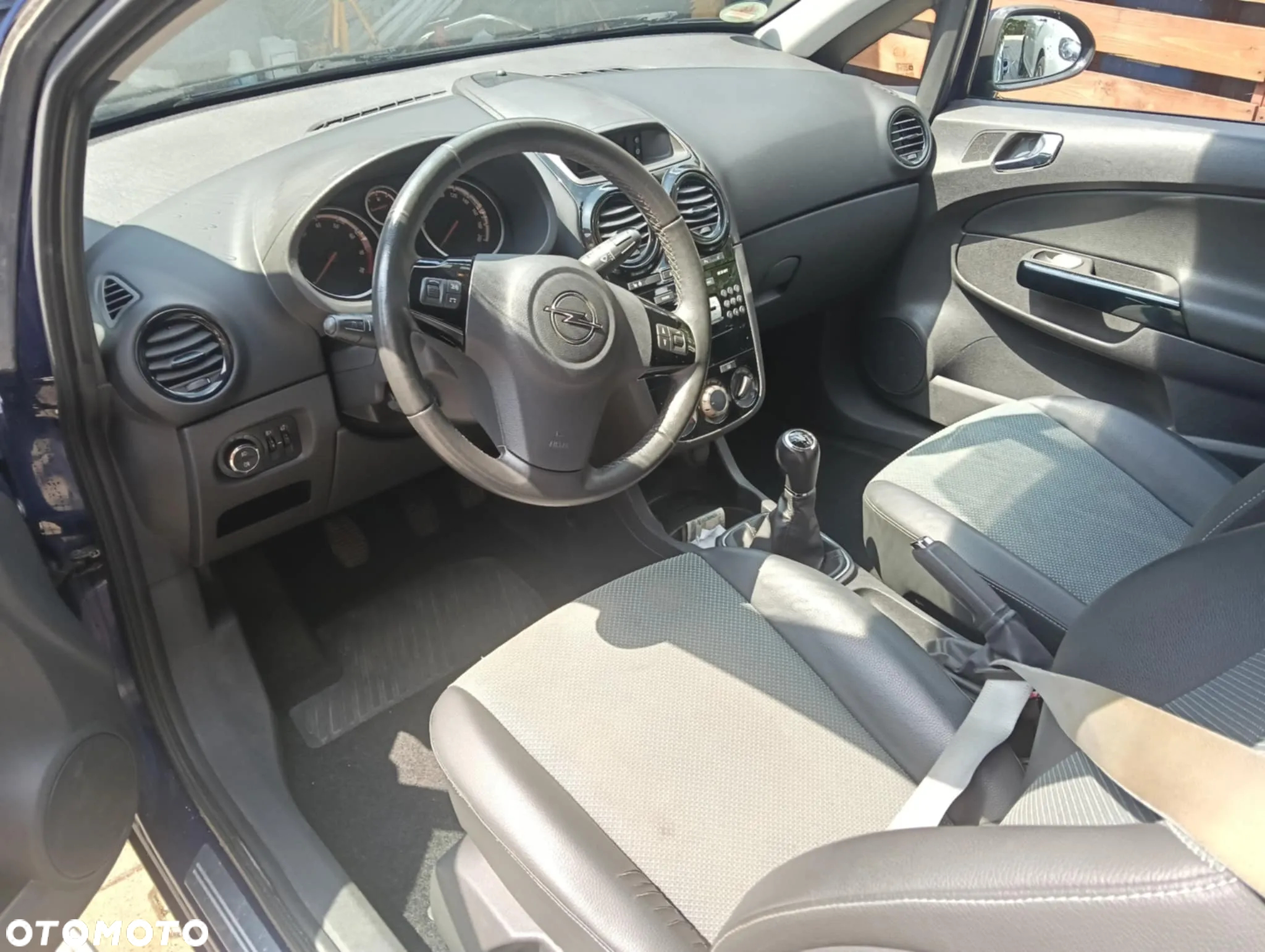 Opel Corsa 1.4 16V Cosmo - 2