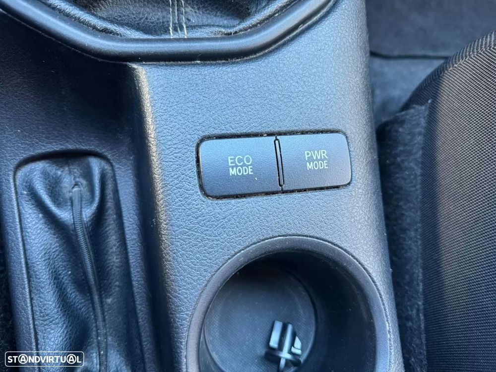 Toyota Hilux 2.4 D-4D 4WD CD CM - 12