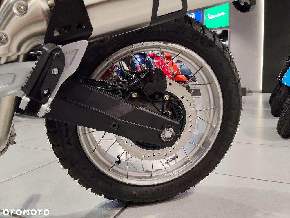 Moto Guzzi V85 - 12