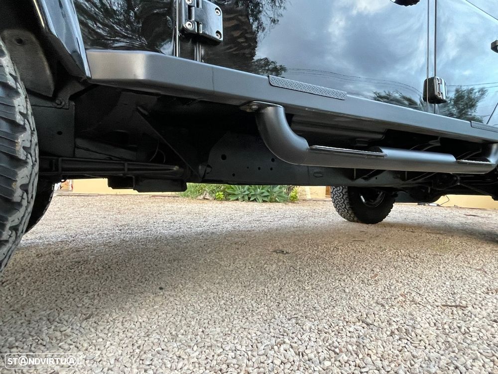 Land Rover Defender - 20