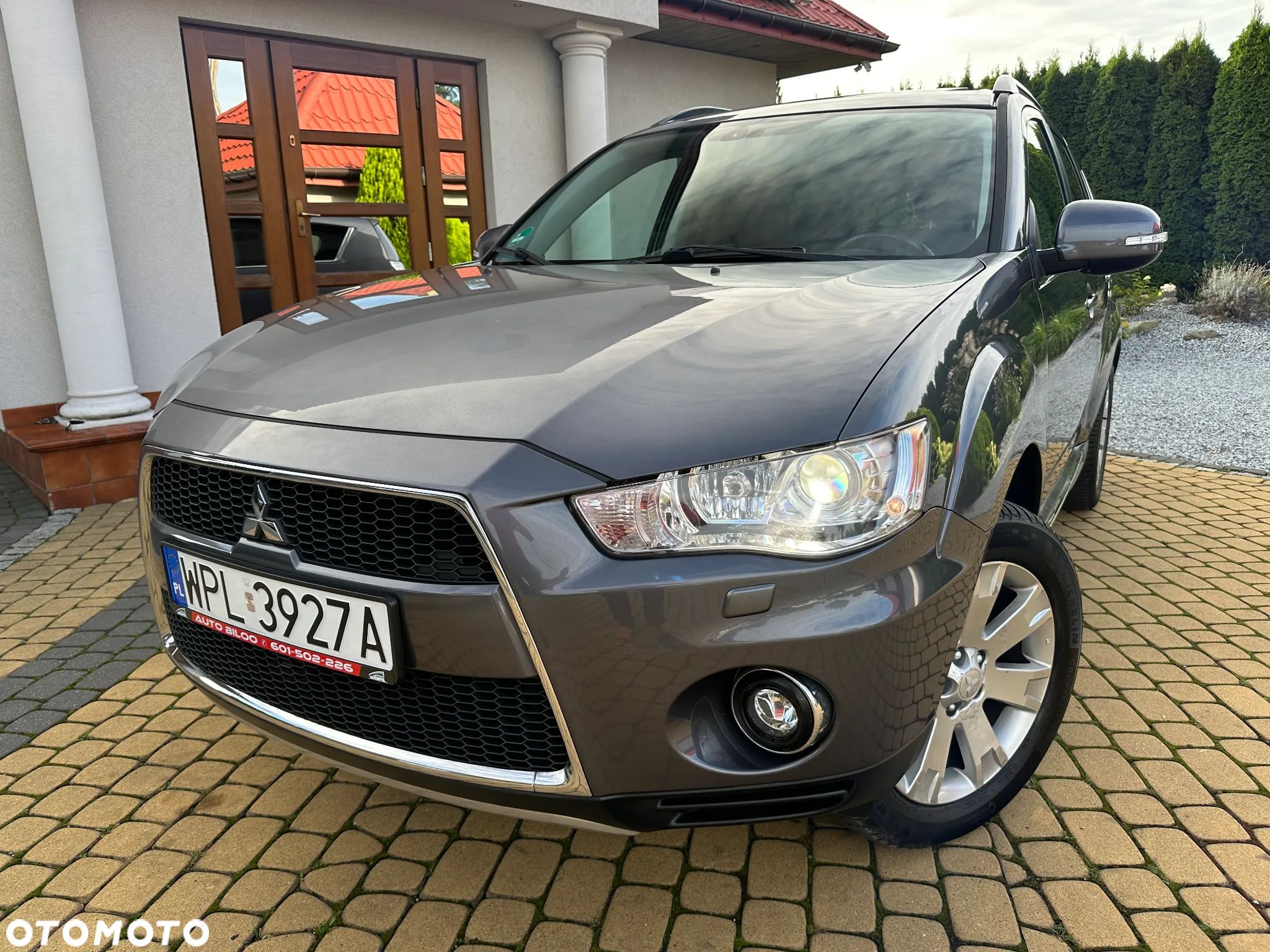 Mitsubishi Outlander - 1
