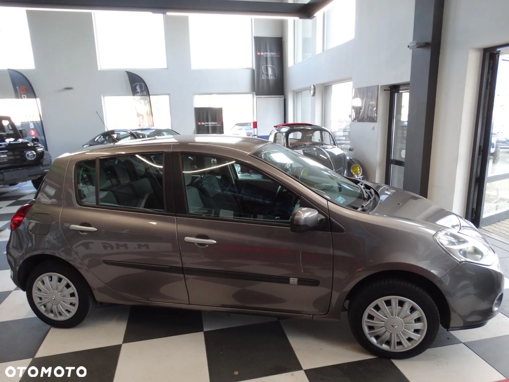 Renault Clio 1.2 16V Authentique - 15